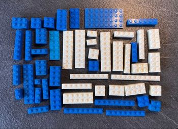 Lot LEGO briques bleu et blanc pièces construction