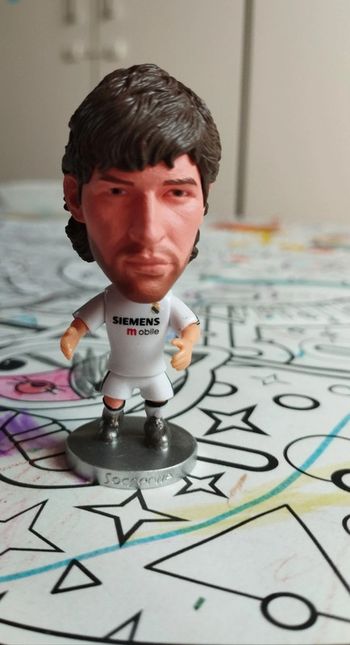 Petite figurine football neuve Raul Real Madrid