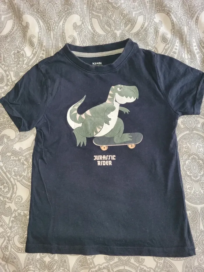 T-shirt manches courtes dinosaures 5 ans