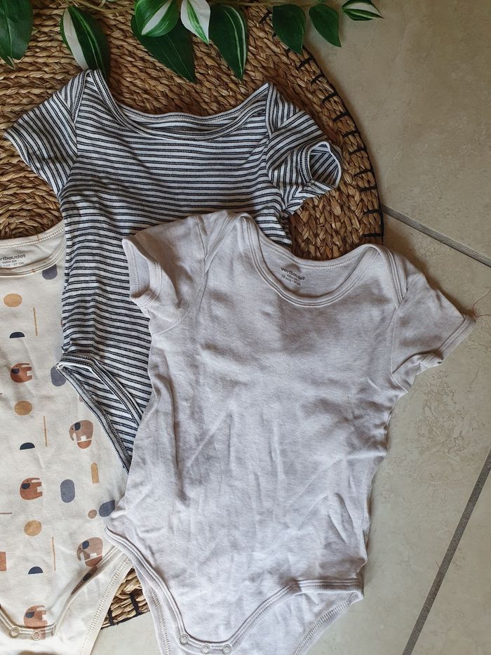 Lot 2 pyjamas et 4 bodies taille 36 mois Vertbaudet - photo numéro 7
