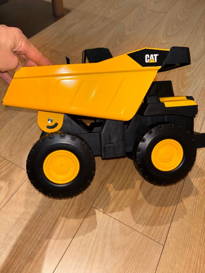 Camion Cat benne en acier et tracteur - photo numéro 2