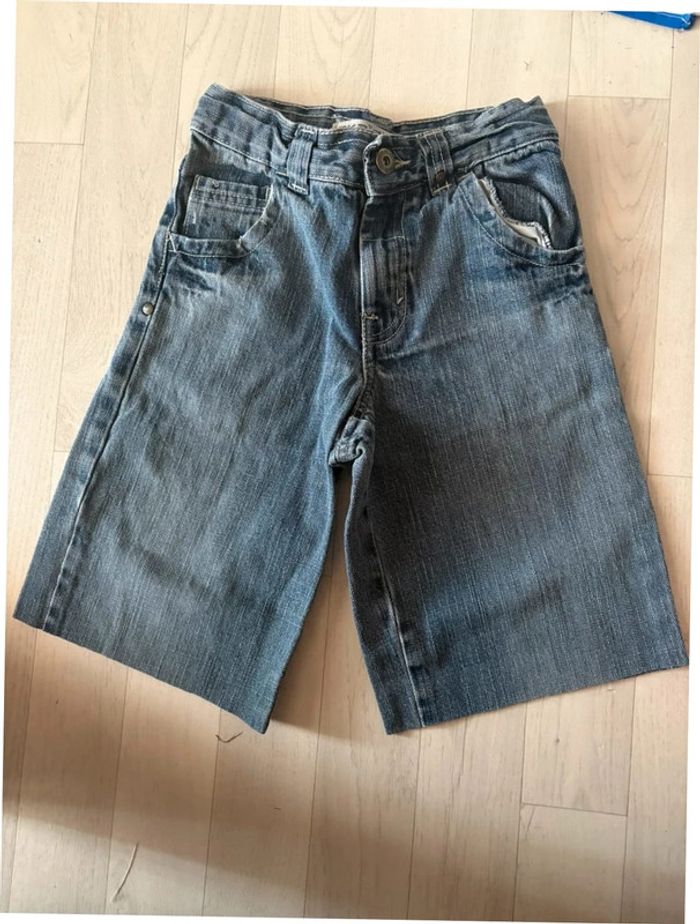 Short okaidi 8 ans coupé très bon état