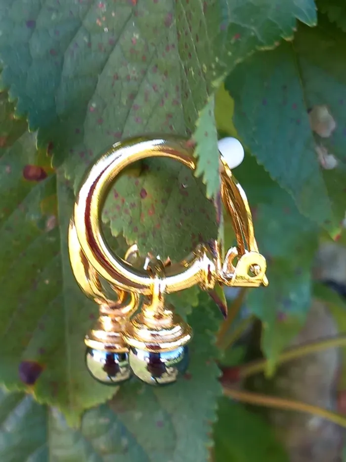 Boucles d'oreilles vintage à clip avec une perle noire pendante - photo numéro 4
