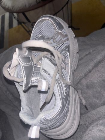 Basket neuf jamais porter