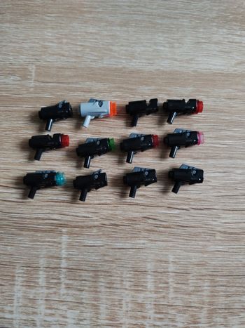Lot 12 armes lego