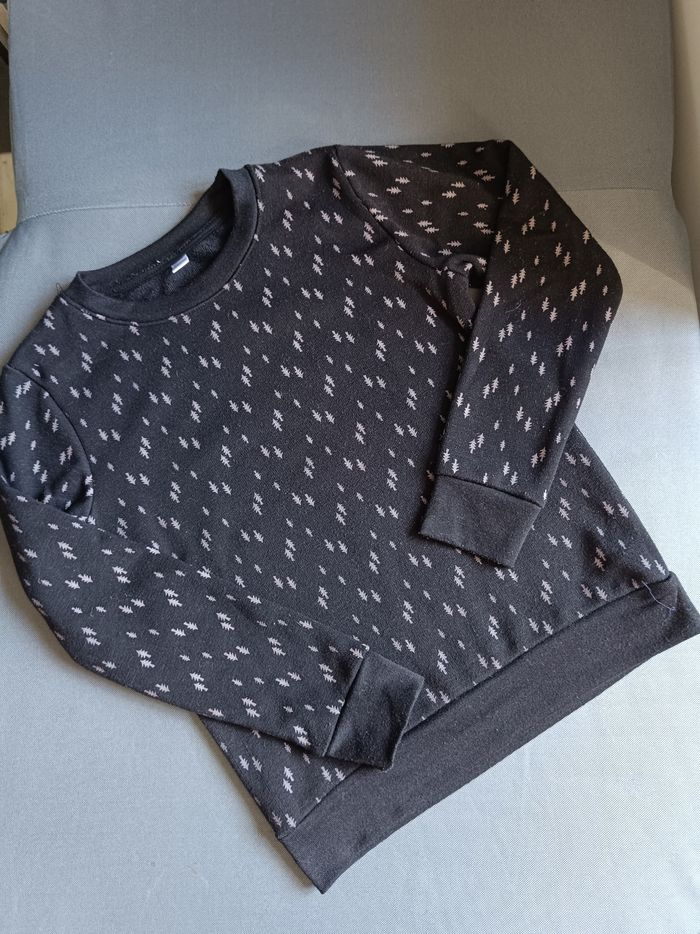 Sweat noir motif sapin 🎮 Taille 9/10 ans