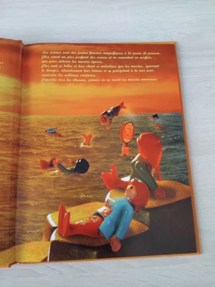2  petits livres Playmobil - photo numéro 3