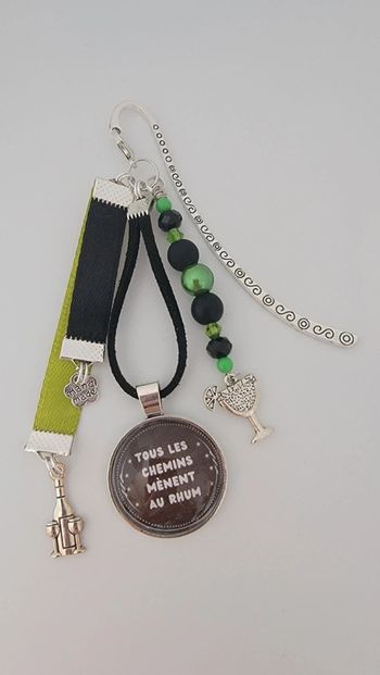 Cadezu humour, bijoux de sac ou marque page " tous les chemins mènent au rhum "