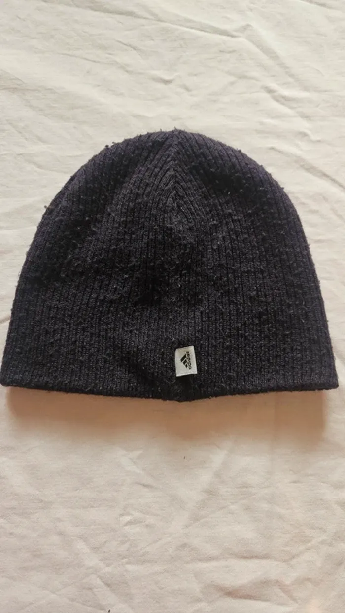 Bonnet noir Adidas- classique, chaud et confortable - photo numéro 2