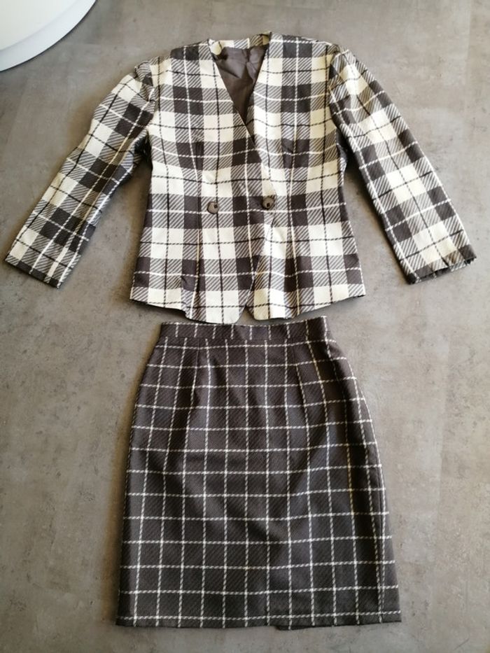 Tailleur jupe et veste blanc cassé et taupe Taille 36/38 Fait par une couturière - photo numéro 1