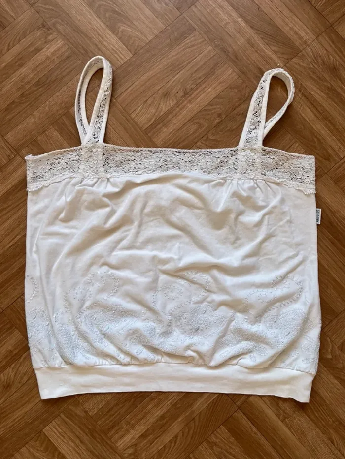 Top à bretelles blanc en dentelle Anti Flirt