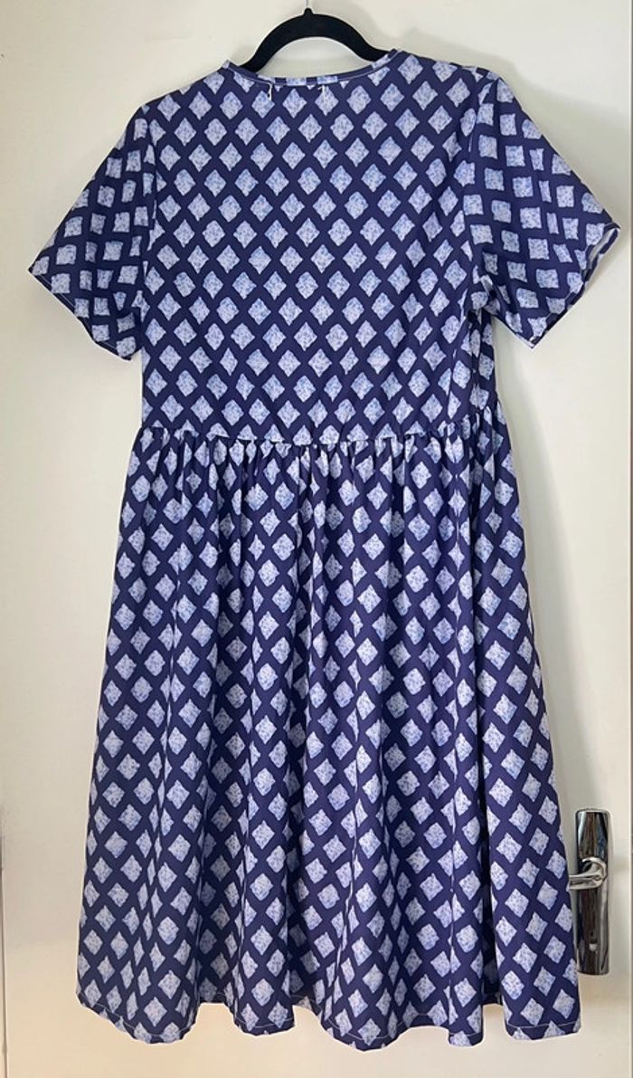 Robe fluide  col V imprimée Taille M - photo numéro 4