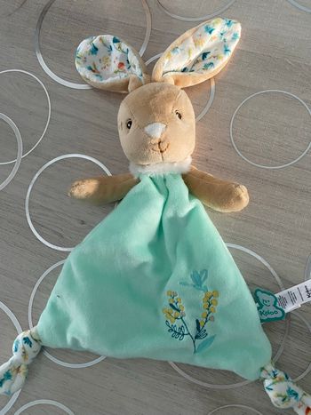 Doudou lapin plat Kaloo Justin 