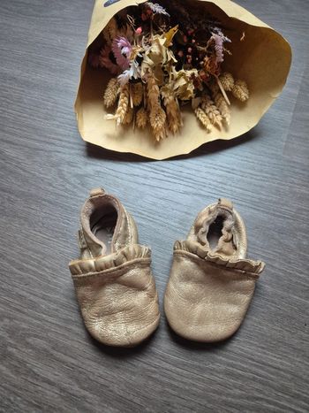 Magnifiques chaussons dorés TAO 3-6 mois
