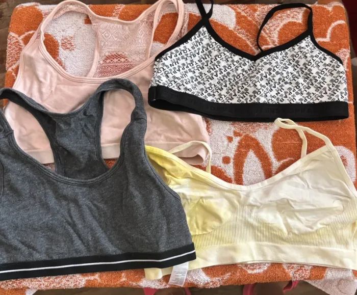 Vend lots de 16 brassières de 10 ans à 14ans - photo numéro 4