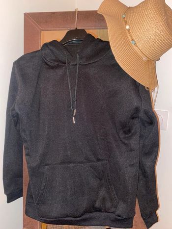 Sweat à capuche noir très bon état