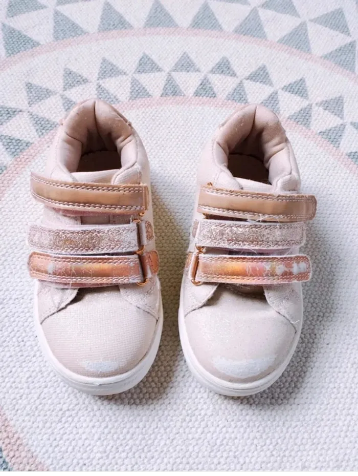 Lot de 2 paires de baskets T26 Bon État - photo numéro 3