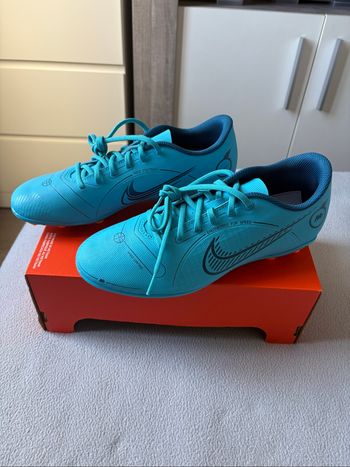 Baskets de football Nike bleues