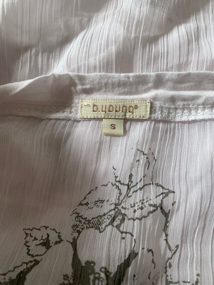 Jolie haut blanc taille S - photo numéro 4