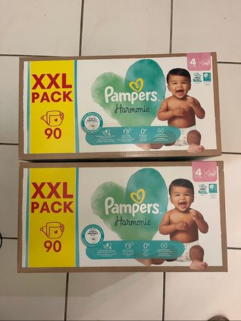 Lot couche taille 4 Pampers harmonie
