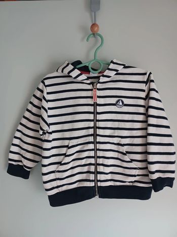 Veste zippée à capuche blanche à rayures bleu marine Petit Bateau