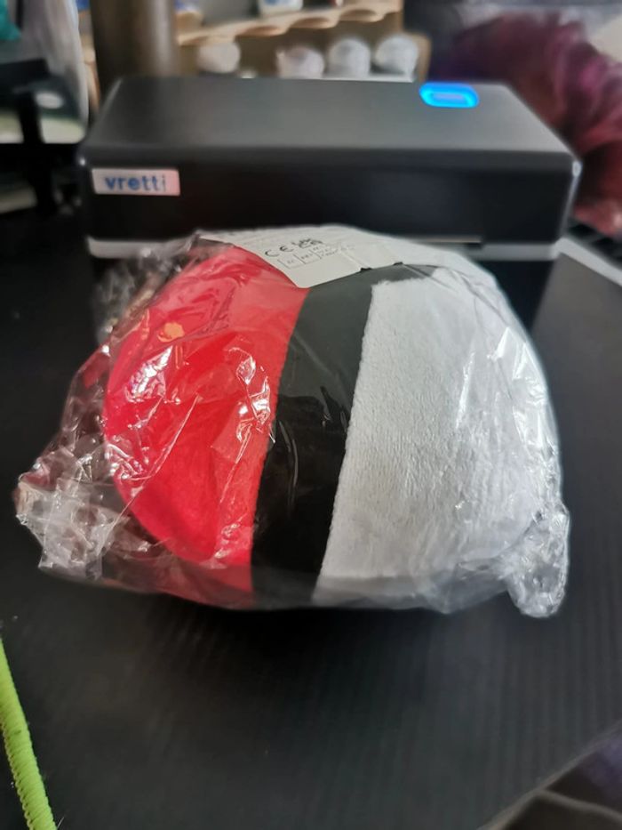 Peluche Poké Ball – L’iconique balle Pokémon en version ultra douce ! - photo numéro 3