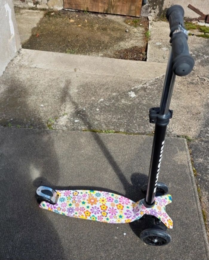 Trotinette 3 roues a fleur