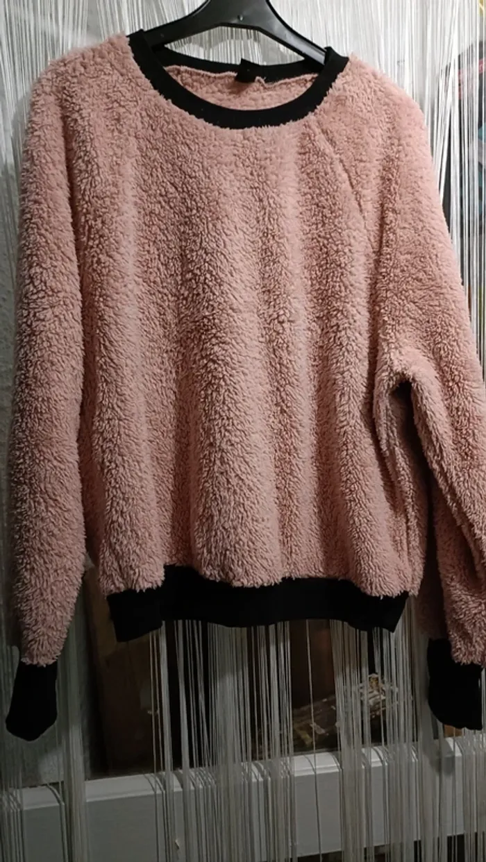 Pull rose et noir tout doux - photo numéro 5