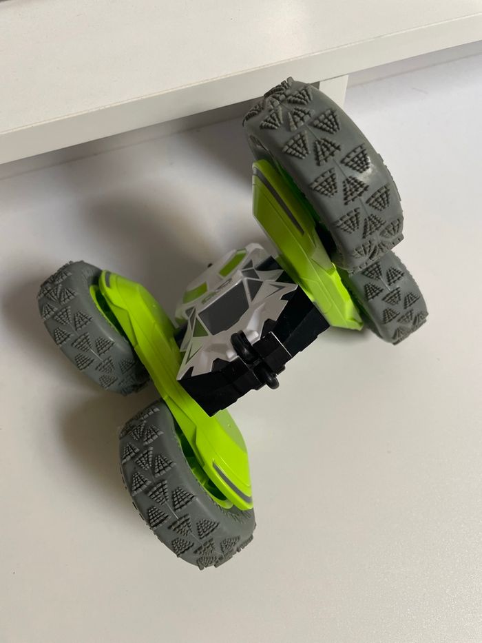 Voiture télécommandée - photo numéro 2