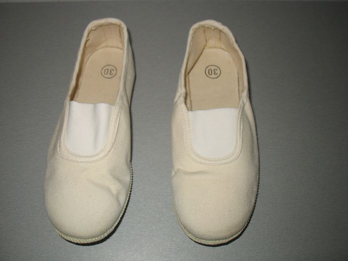 CHAUSSONS DE GYMNASTIQUE ÉCRU - P30 - n°18 - photo numéro 2