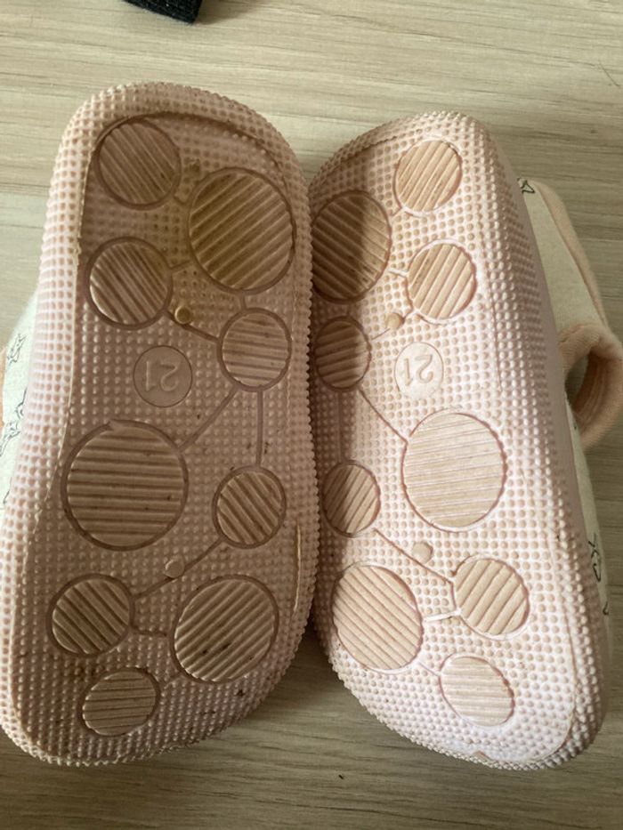 Chaussons fille taille 21 – Très bon état, peu portés, ultra mignons ! - photo numéro 3