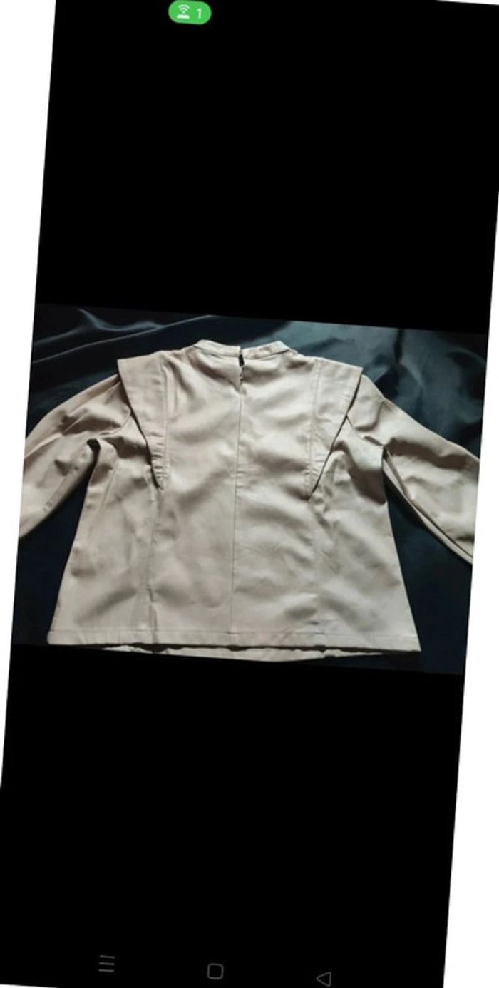 Jolie haut effet cuir souple pull&bear - photo numéro 6