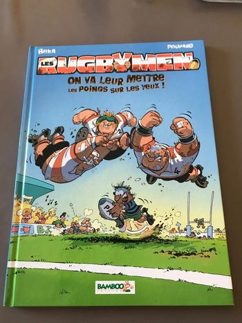 Bd Rugbymen poings sur les yeux