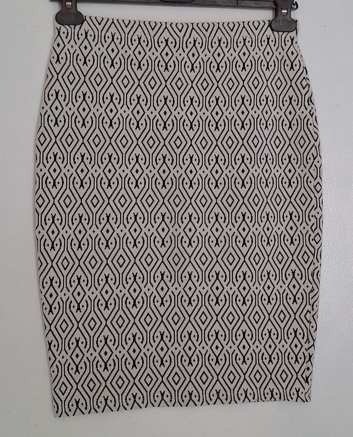 Jupe crayon brodée