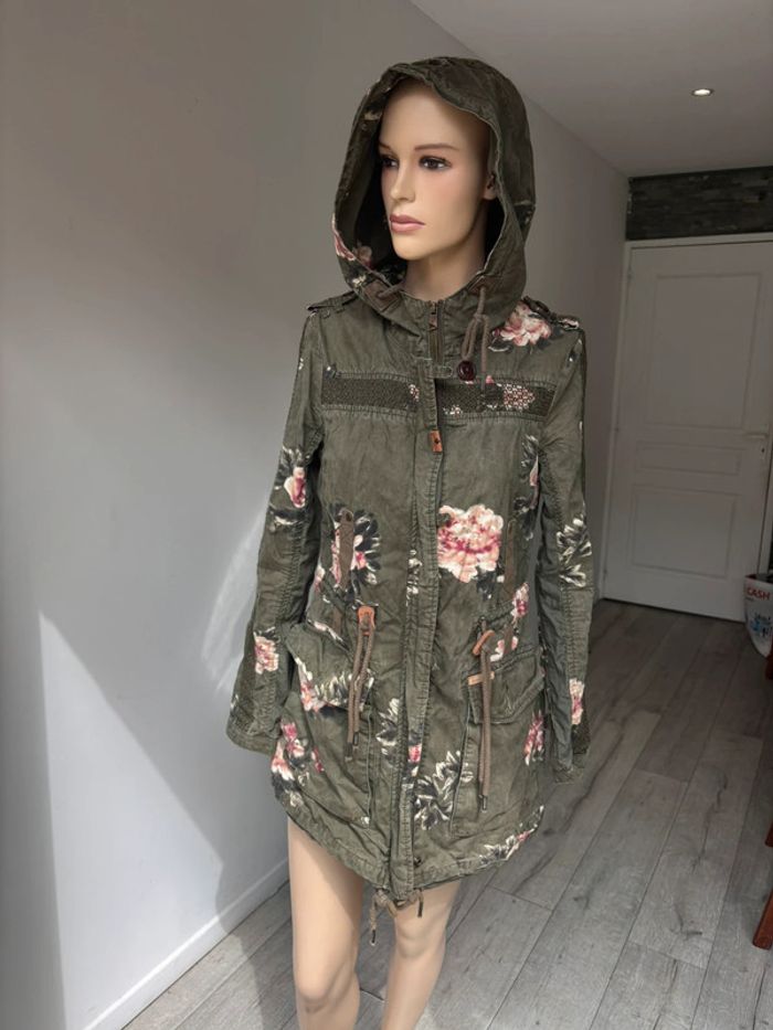Veste khujo avec capuche modèle à fleurs