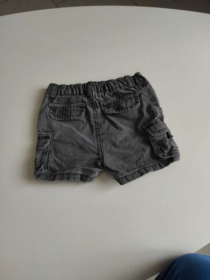 Short gris - photo numéro 3