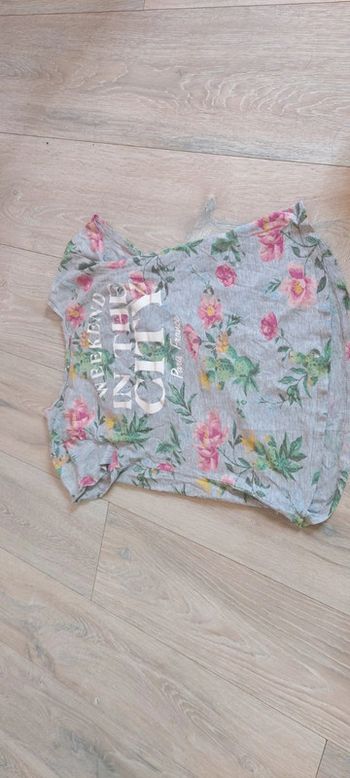 T shirt gris à fleurs, manches courtes, H&M, taille 14 ans