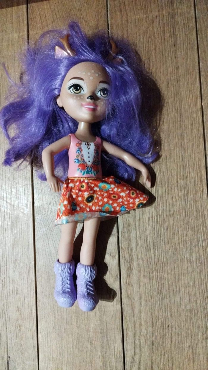 Poupée enchantimals