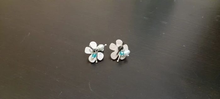 Boucles d'oreille Claire' s en très bon état