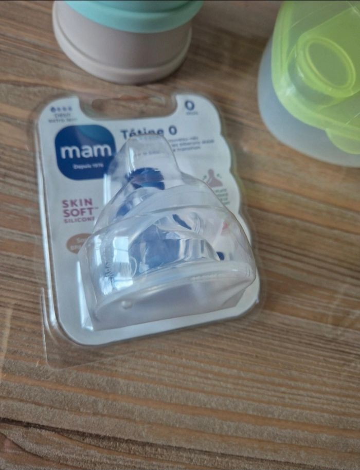 Lot tétines neuve et boîtes dosseuses - photo numéro 2