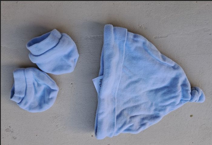 2 Bonnets + Moufles naissance, Primark, neufs