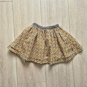 Très jolie jupe jaune, grise et bleu. Fille 4 ans. Marque  Okaidi