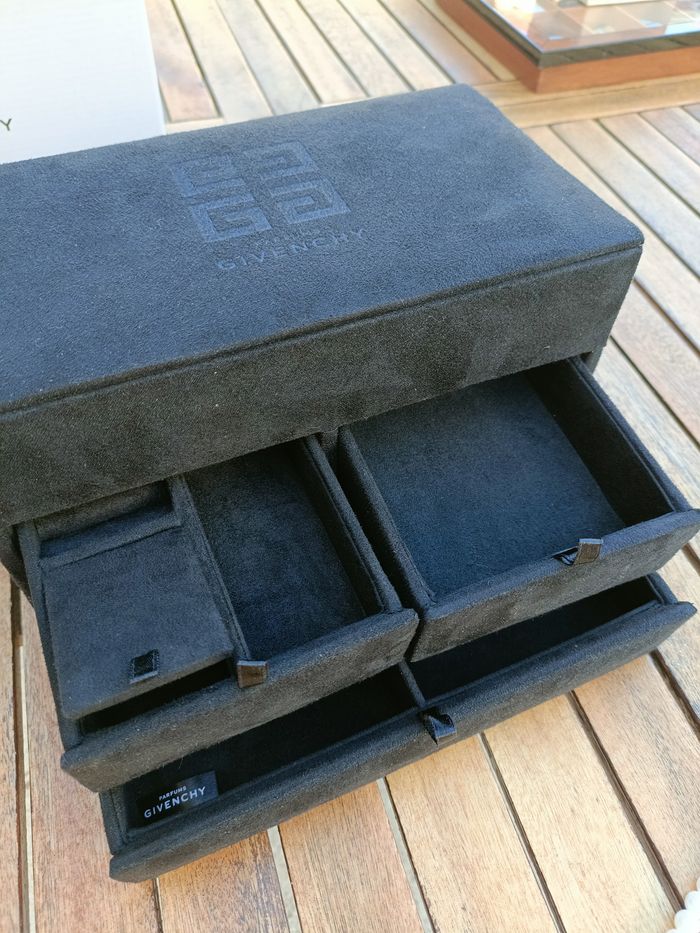 COFFRET A BIJOUX GIVENCHY PARFUMS - photo numéro 7