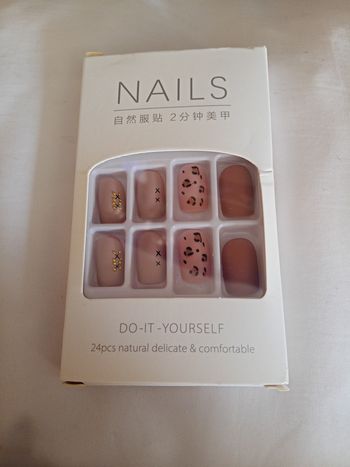 Ensemble manucure faux ongles neuf