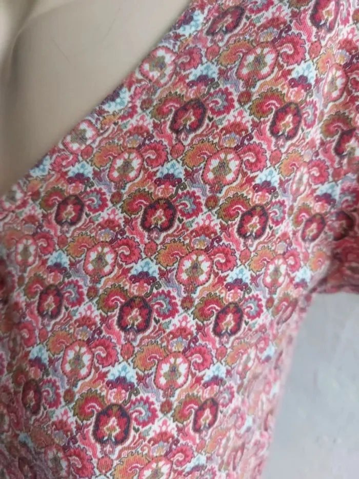 Joli tee-shirt à motifs floraux Taille S - photo numéro 4