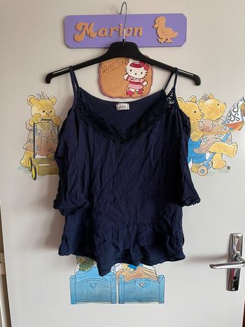 Tee shirt bleu marine à épaules découvertes, taille Xs, marque Pimkie.