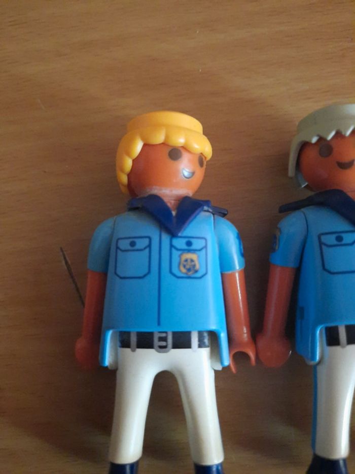 2 policiers - photo numéro 2