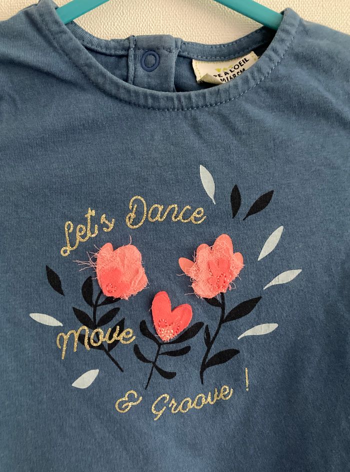 Tee-shirt manches longues imprimé fleurs avec pétales brodés taille 6 mois - photo numéro 2