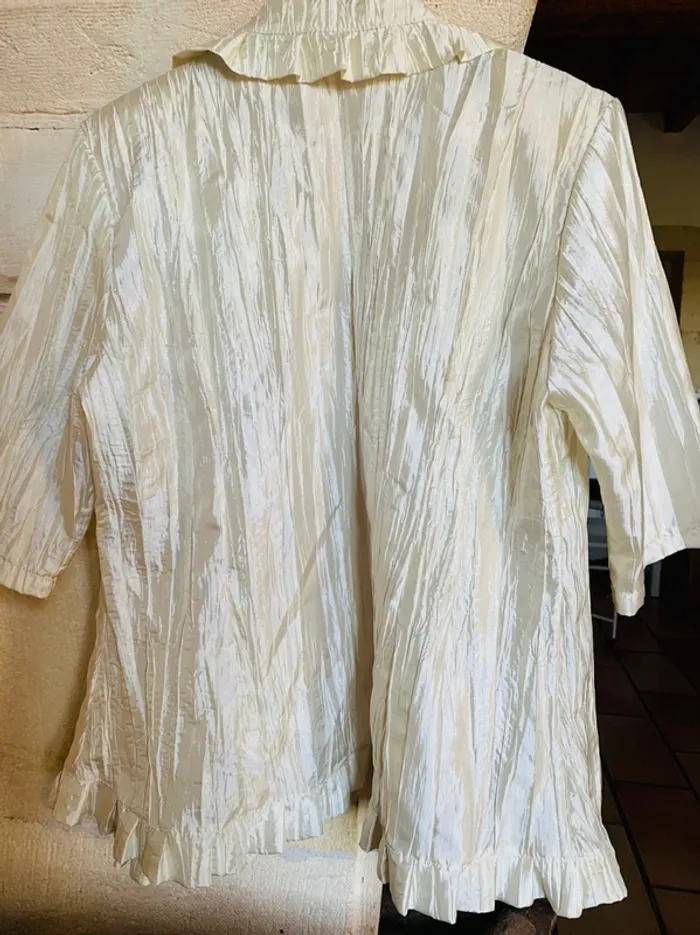 Très jolie veste crème - photo numéro 2