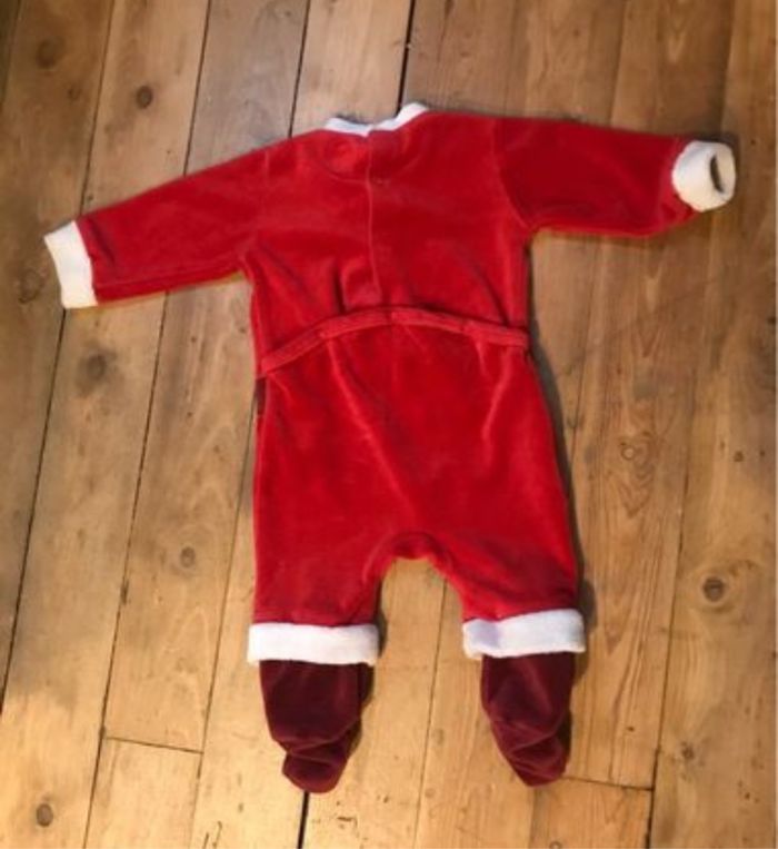 Pyjama velours père Noël 6 mois Trois kilos sept - photo numéro 3